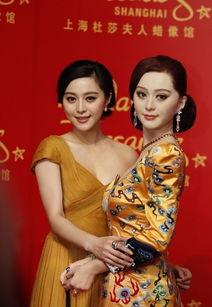 明星与蜡像合影,瞬间捕捉永恒瞬间