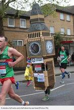 伦敦街头丘比特吃瓜,伦敦街头丘比特的意外“吃瓜”瞬间