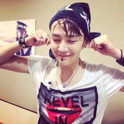 网红照片男生六张,揭秘男生时尚潮流新风向