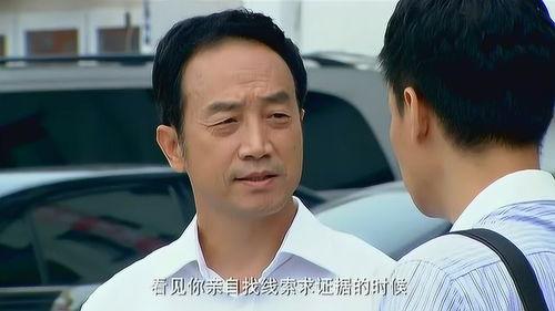 男生不帮忙只会吃瓜,男生袖手旁观，只知吃瓜看热闹